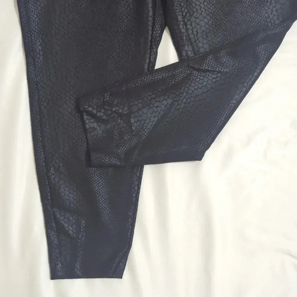 Torrid Pixie Skinny Studio Luxe Ponte High-Rise Pant, Color Black Size 1X - Picture 7 of 13